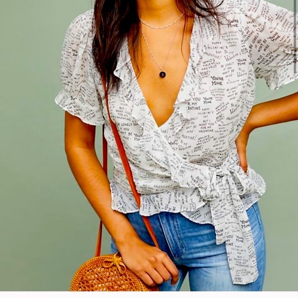 Maeve from ANTHROPOLOGIE love Note valentine romantic script Wrap Top Size 6 NWT - Picture 1 of 7